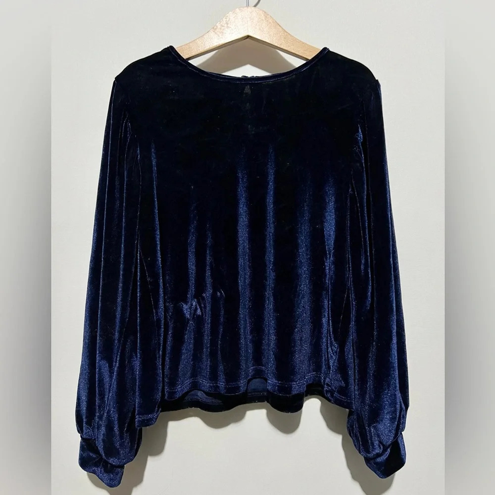Girls velvet Top Size S 6-7